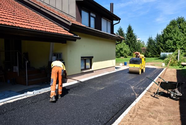 Cost of Blacktopping Service in Lincoln